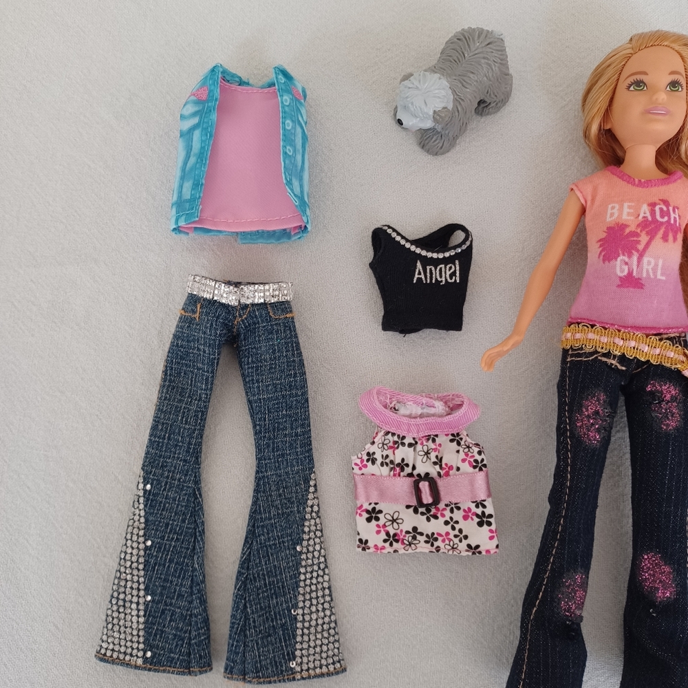 Barbie Doll Cheerleader Set with Outfits - Picture 13 of 14